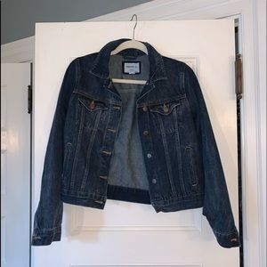 Dark wash jean jacket!
